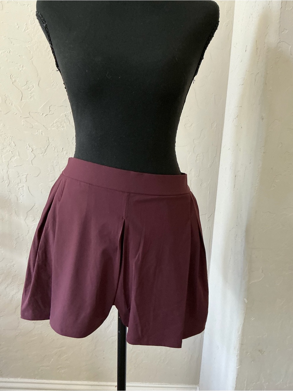 Lululemon Women’s Pleated Maroon Shorts